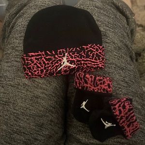 Baby girl Jordan hat & footies